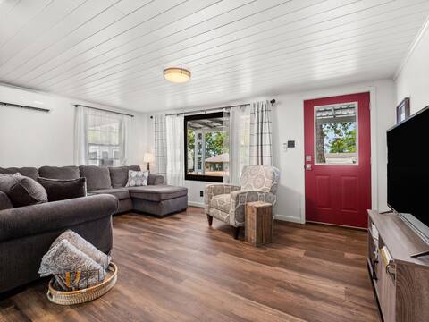Pleasure Point Place WATERFRONT Cottage