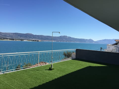 Top performing Airbnb: Little Venice Apartment (120m2) 50m from Sea in Mastrinka