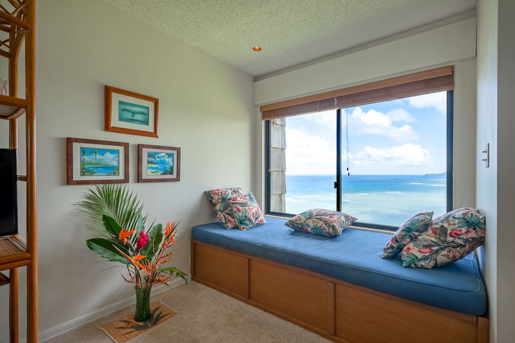 Princeville vacation rentals Sealodge E8 oceanfront punee