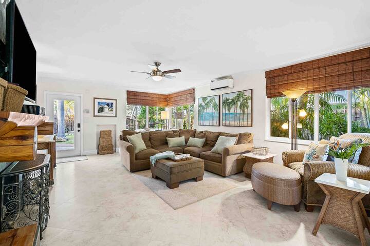 Beautiful Beach Pool House gallery image 5