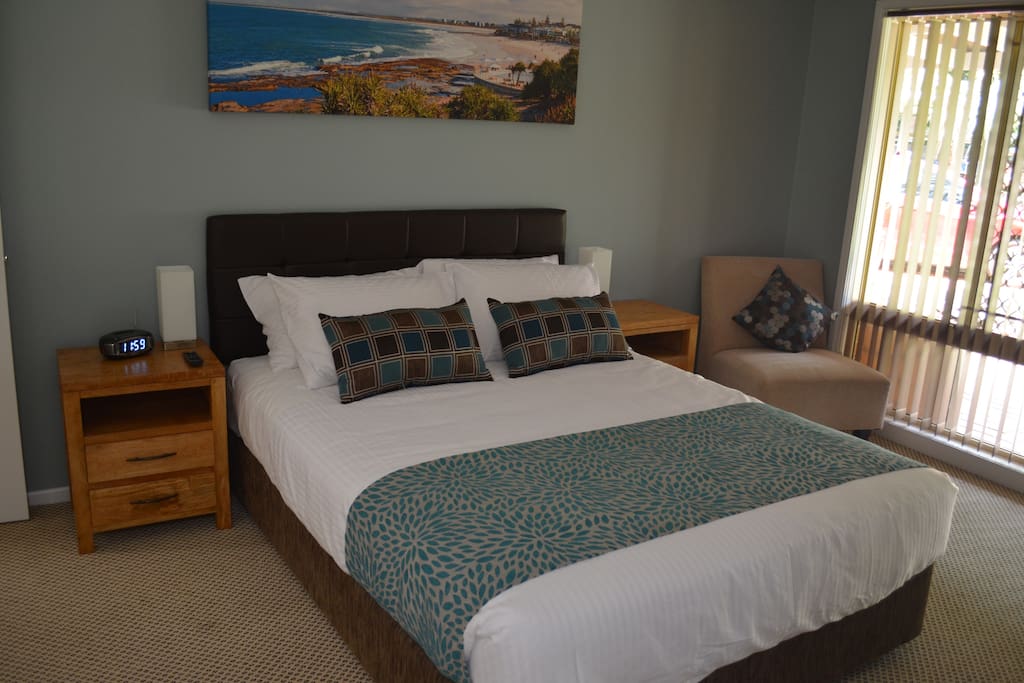 Guest Bedroom 1.