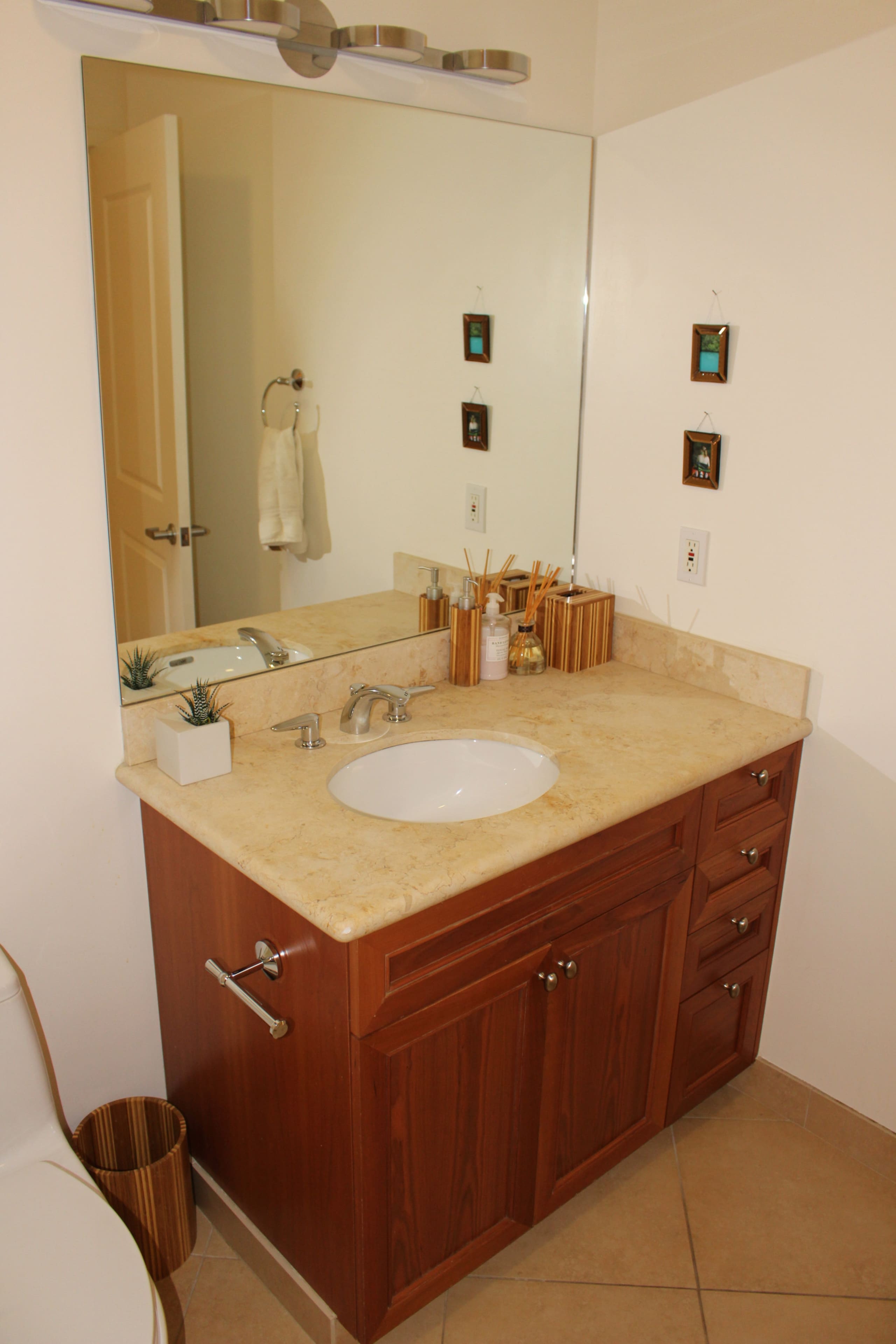 Condo in San Francisco · ★4.95 · 3 bedrooms · 4 beds · 2 baths - Image 50
