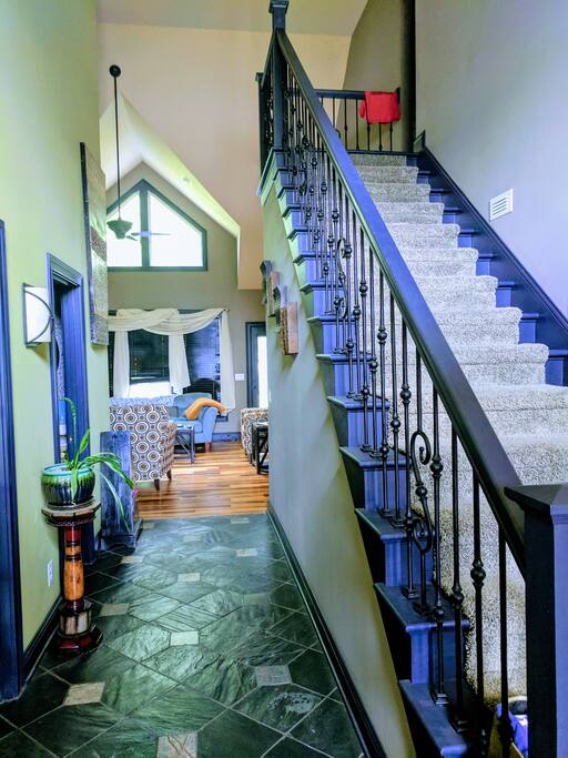 entry way - black slate with rainforest green marble