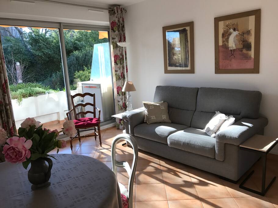 Séjour ouvrant sur grand balcon