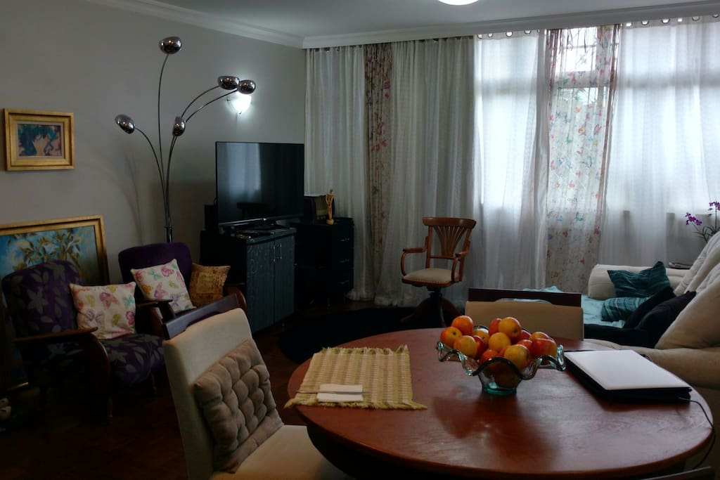 Sala de jantar e TV