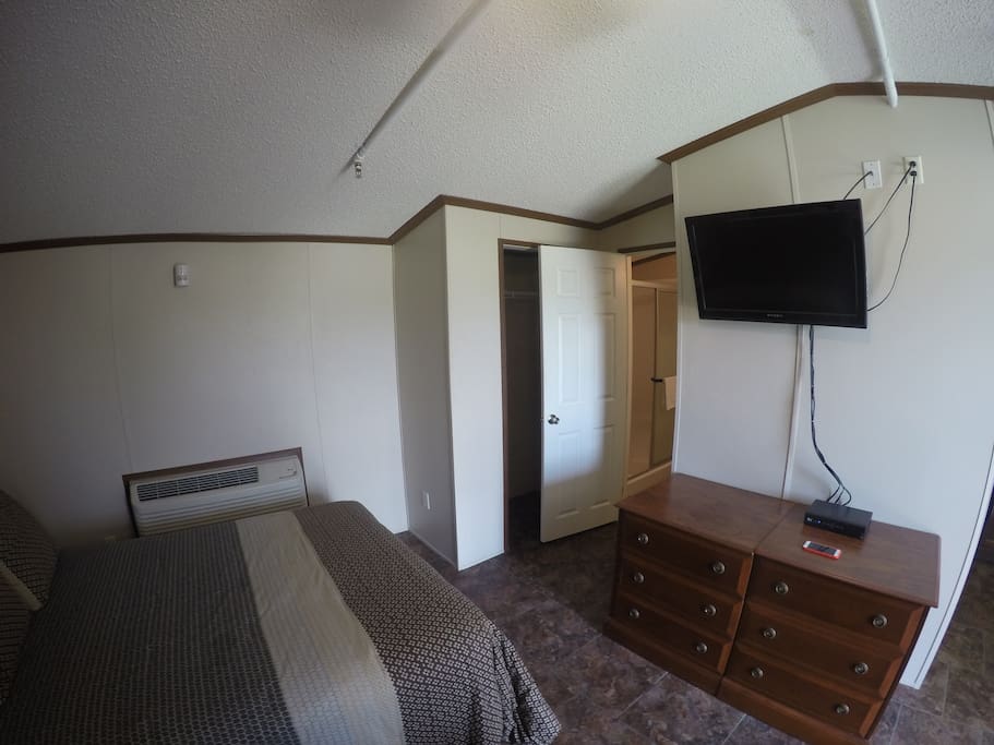 Cable Service on Flatscreen TV, Wifi included