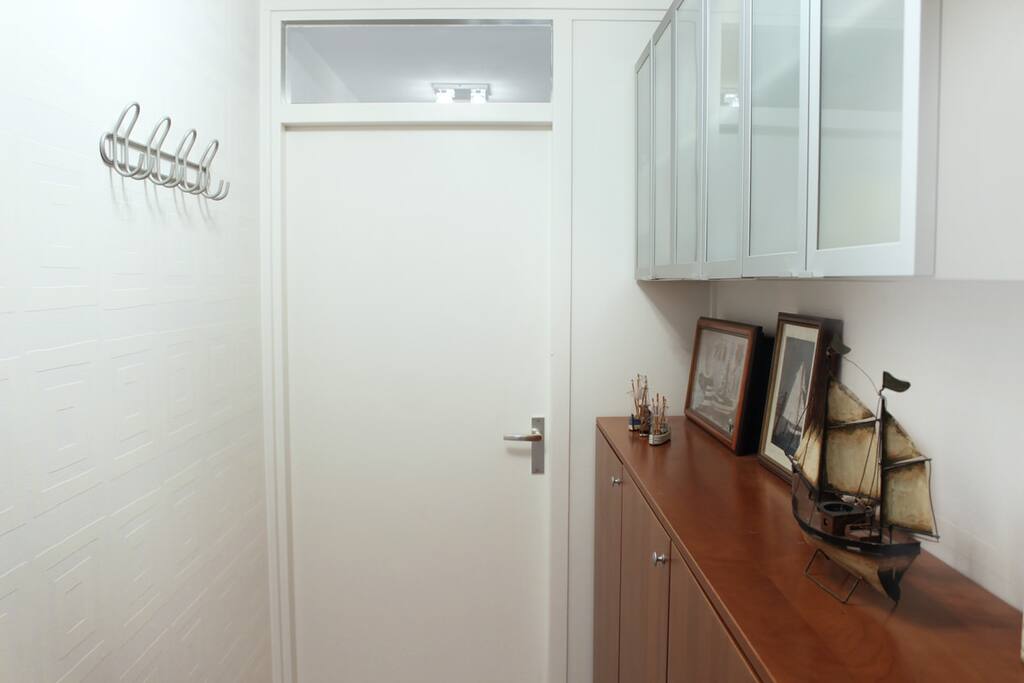 Upon entering the apartment you will find the entrance hall with a coat rack and a wall unit for storing shoes and so.