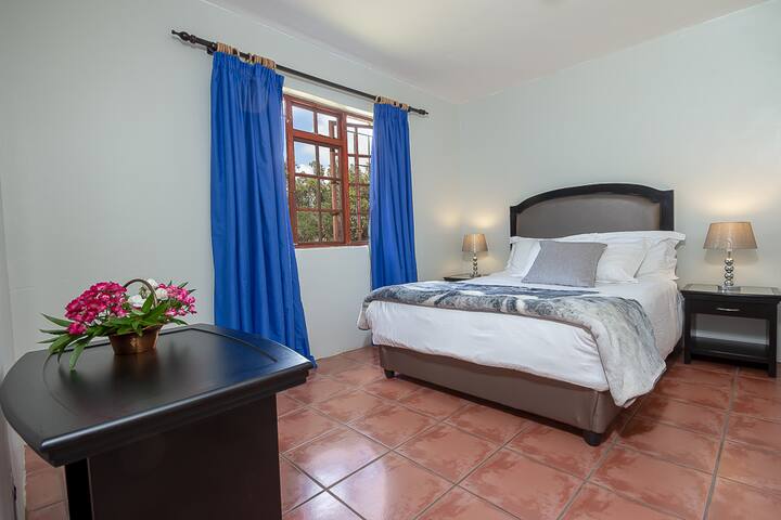 Guinea Fowl , Kingfisher Hollow Guest House gallery image 5