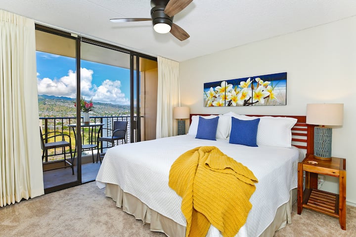 SLAAPKAMER:
- 2 extra lange eenpersoonsbedden California King bed opgemaakt als kingsize bed (kan op verzoek worden gescheiden)
- 30inch flatscreen-tv 