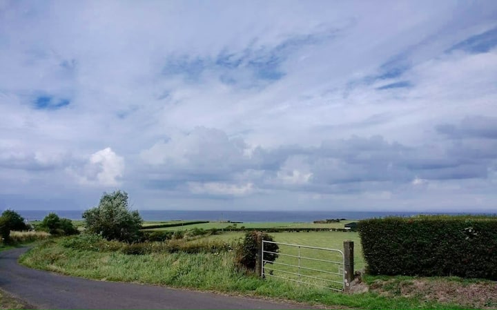 Modern 1 Bedroom Apartment At Portbraddan - Whitepark Bay Beach