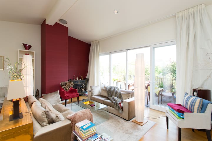 Luxury Penthouse, 2 BDR, 2 Baths, AC