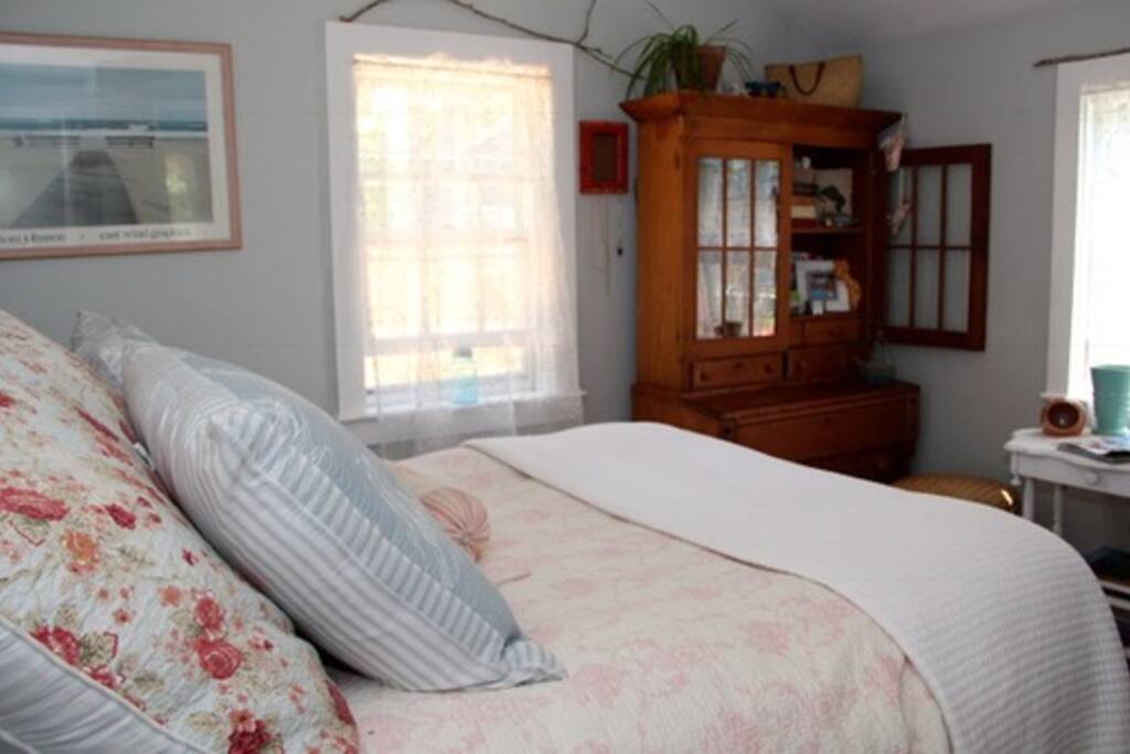 Queen Bedroom