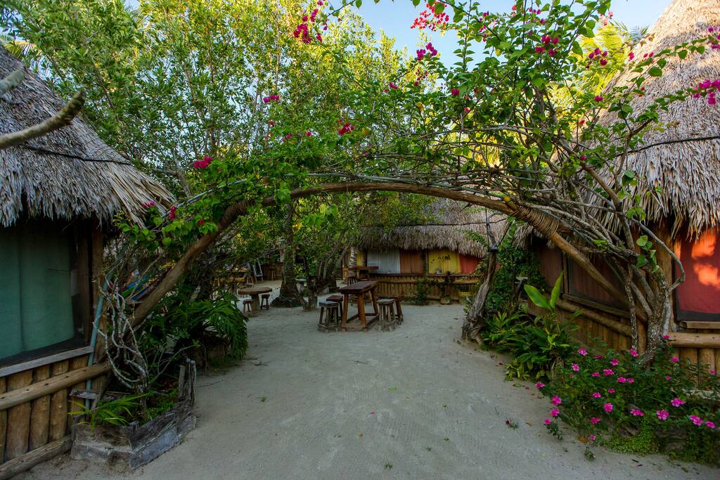 HOSTEL & CABANAS IDA Y VUELTA CAMPING