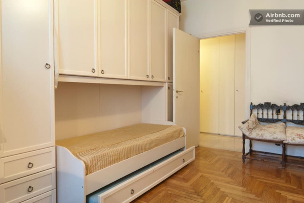 Nice room with single bed solution.
(Other view)