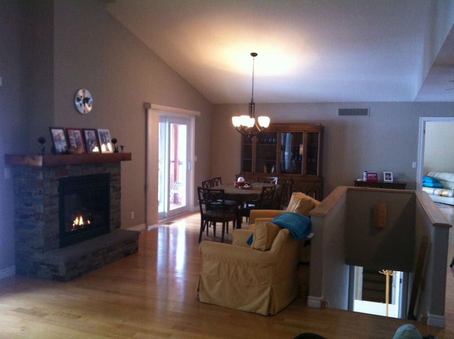 UPPER FLOOR LARGE COMFORTABLE LIVING ROOM WITH FIRE PLACE 2