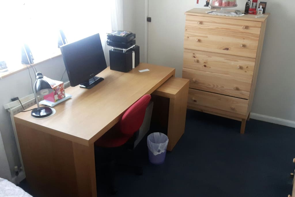 Bright single room desk
