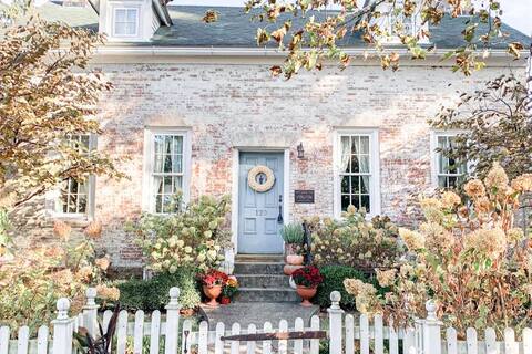 Historic Cottage in the Heart of the Village