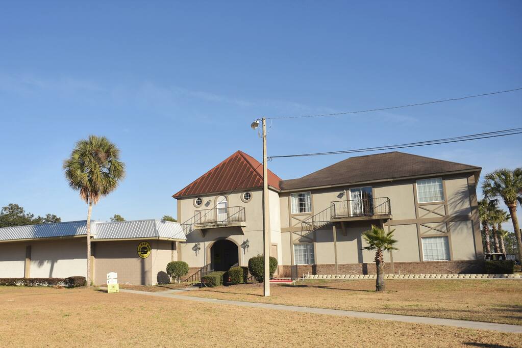 Quail Heights Clubhouse and Pro Shop. Register here. 3 Condos are over the Pro Shop.