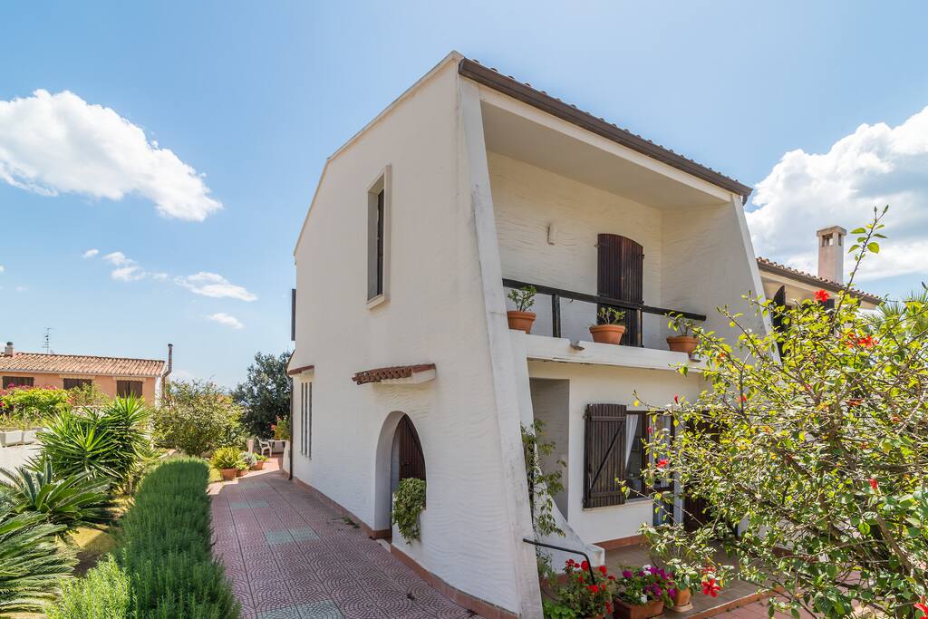 ingresso villa vista difronte