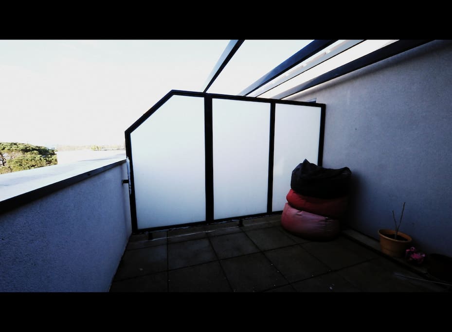 Terrasse principale donnant sur cuisine