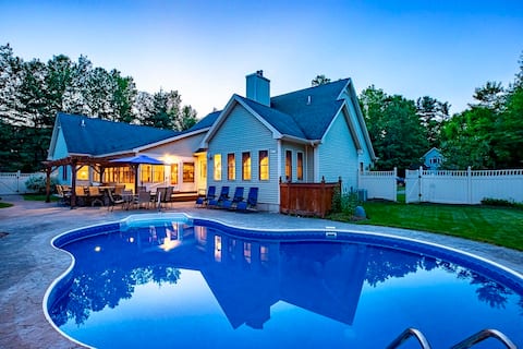Spacious  Retreat mins to Lake George pool&hot tub