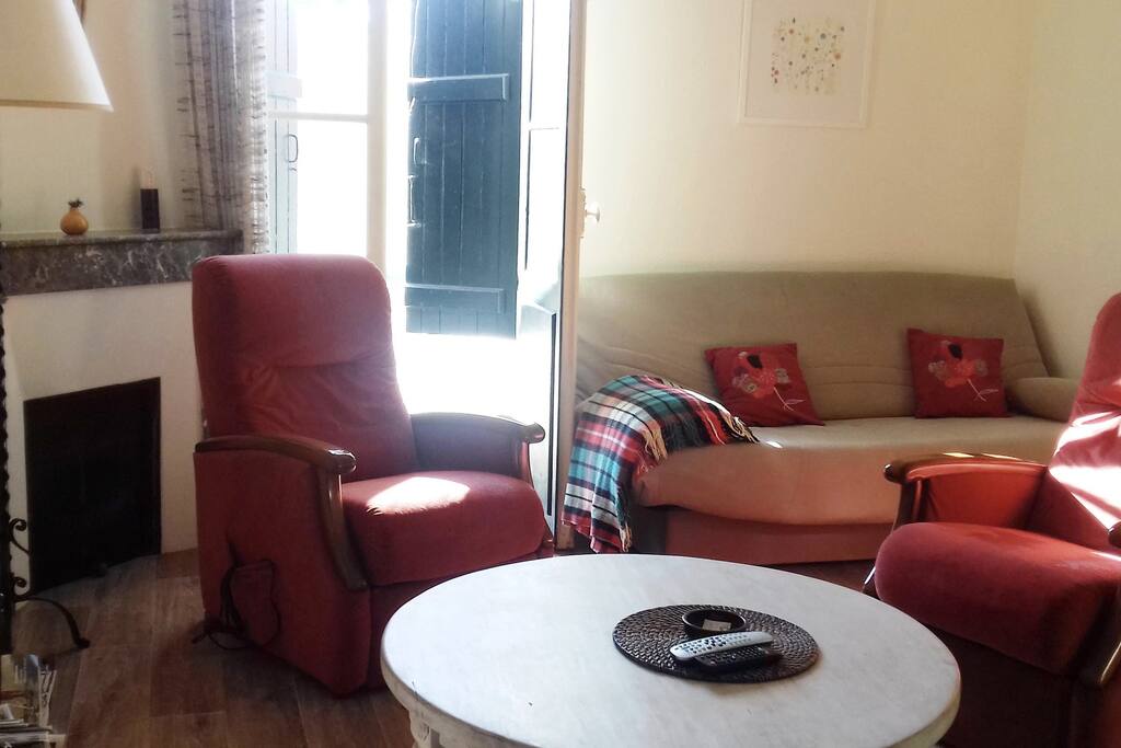 Salon donnant sur le balcon