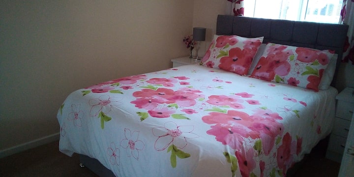 Მეორე საძინებელი სრულიად ახალი საწოლითა და მატრასით 