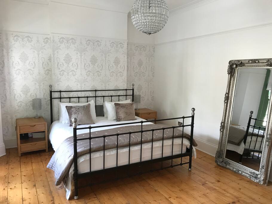 Bedroom 1 Superking