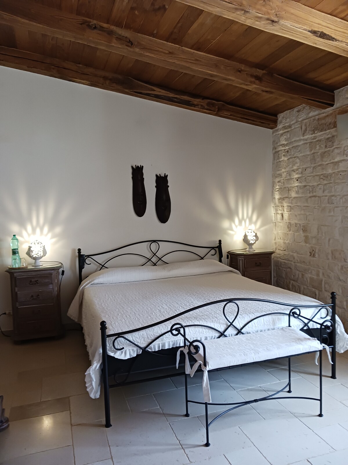 主卧。此房间有空调。