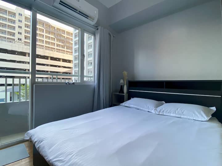 Grace Residences 1BR 30sqm EndUnt Condo near BGC Condominiums for