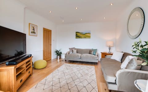 Popular Airbnb listing: Stunning spacious coastal property in Braunton
