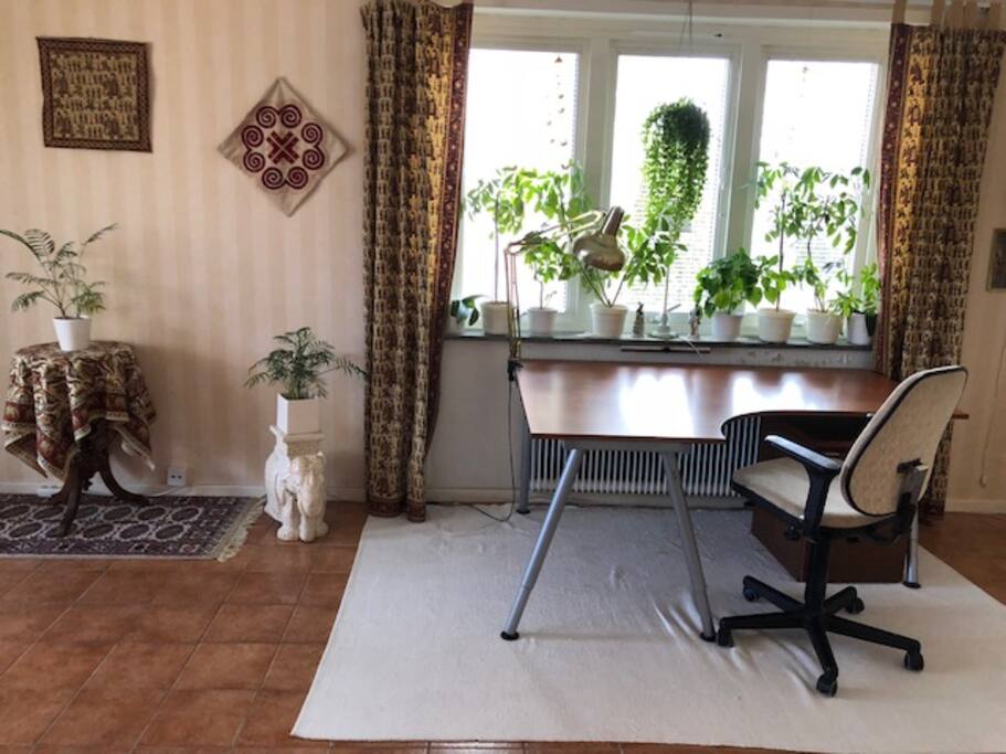 Work desk