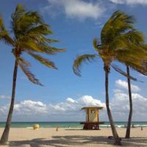 XL 2BR/2BA Hollywood Beach Ocean! gallery image 2