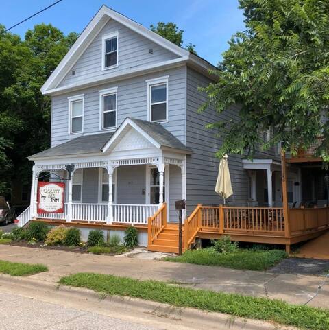 The Loading Dock steps away! 4 BR 3 BA
8 Beds