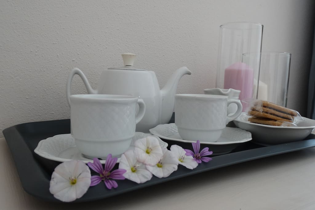 Un momento di relax con the e caffè in camera
A relaxing moment with tea and coffee
