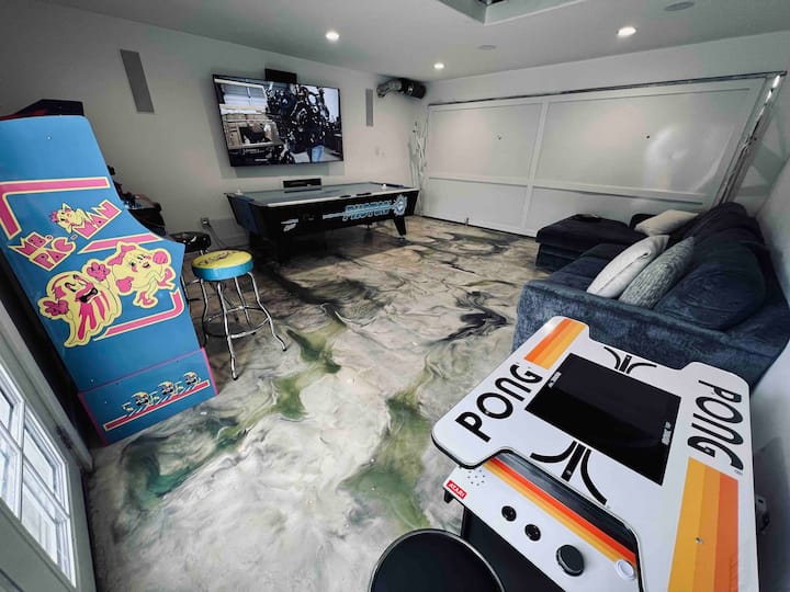 Relaxing 2 bedroom house with jacuzzi & Arcade