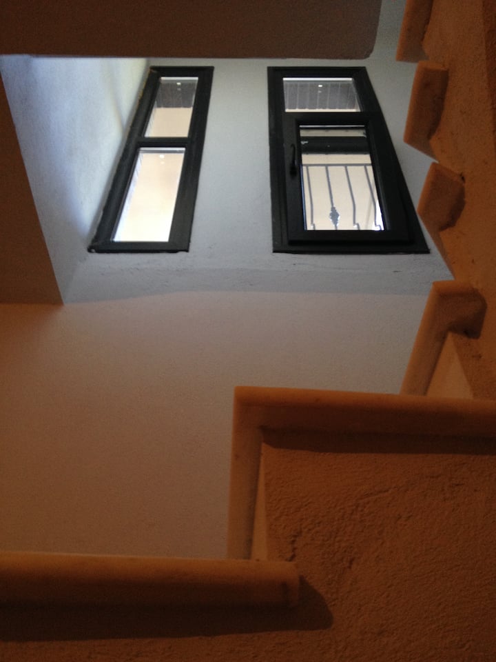 dhomë bosh në katin e poshtëm 