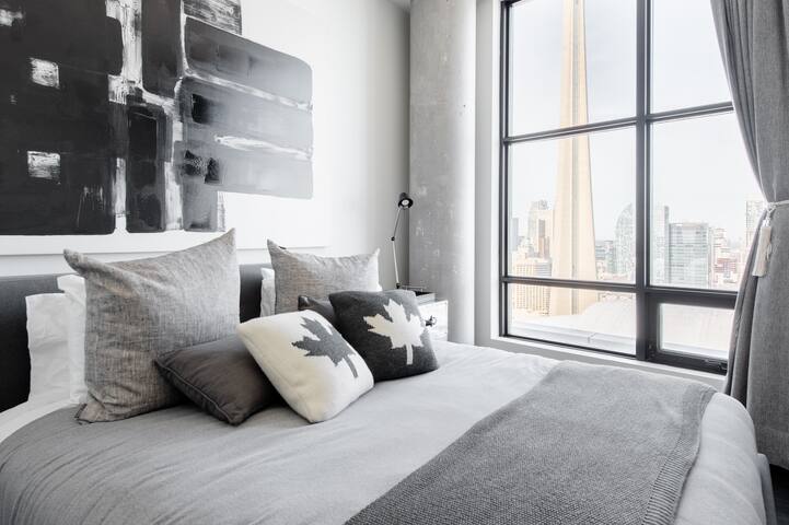 Corner Penthouse with Skyline and Lake View! gallery image 2