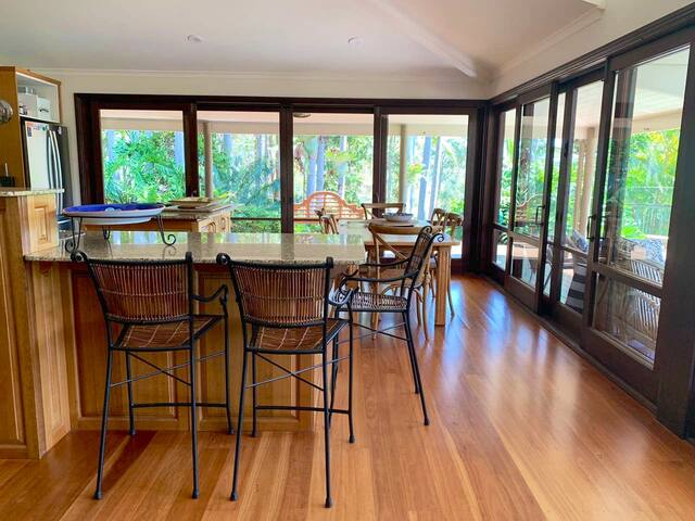 Byron Bay Hinterland Private Tropical Residence. gallery image 5