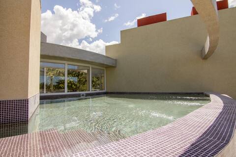 Duplex with grill and jacuzzi. MTS of the beach!