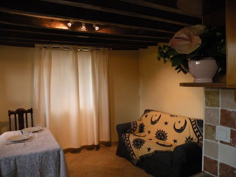 Main room, with TV, full wi-fi internet