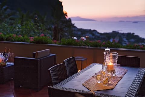 Top performing Airbnb: Luxury Apt 100ft to Piazzetta - Ideal for couple - in Capri
