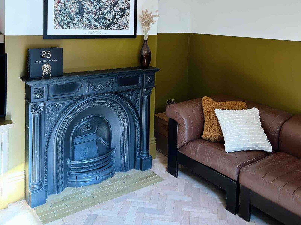 Top Airbnb: Luxury City Centre Townhouse in Chester Castle