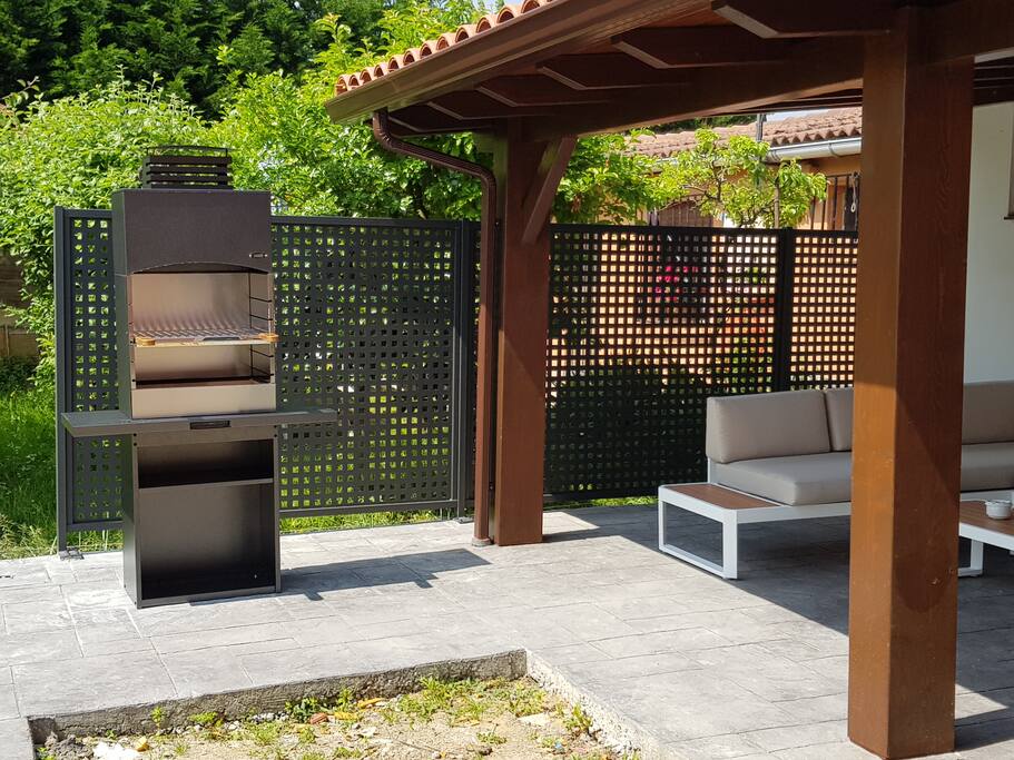 Barbacoa y porche