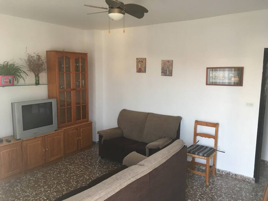 Salón-Comedor con ventilador de techo (esa tele ya no está XD)