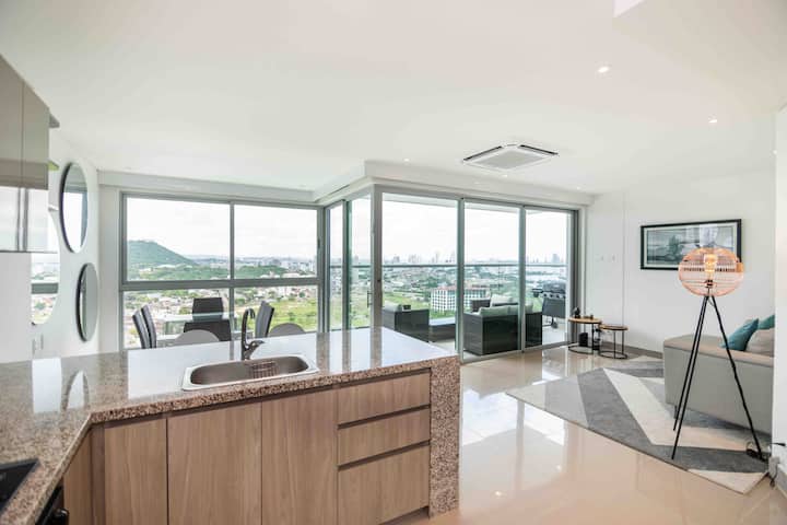 5* Condo, Walk To Old Town, Stunning Pool And View - Cartagena, Colombia