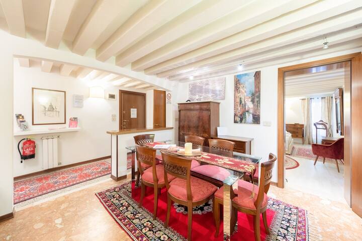 Cà del Carro Family Apartment the Heart of Venice gallery image 2