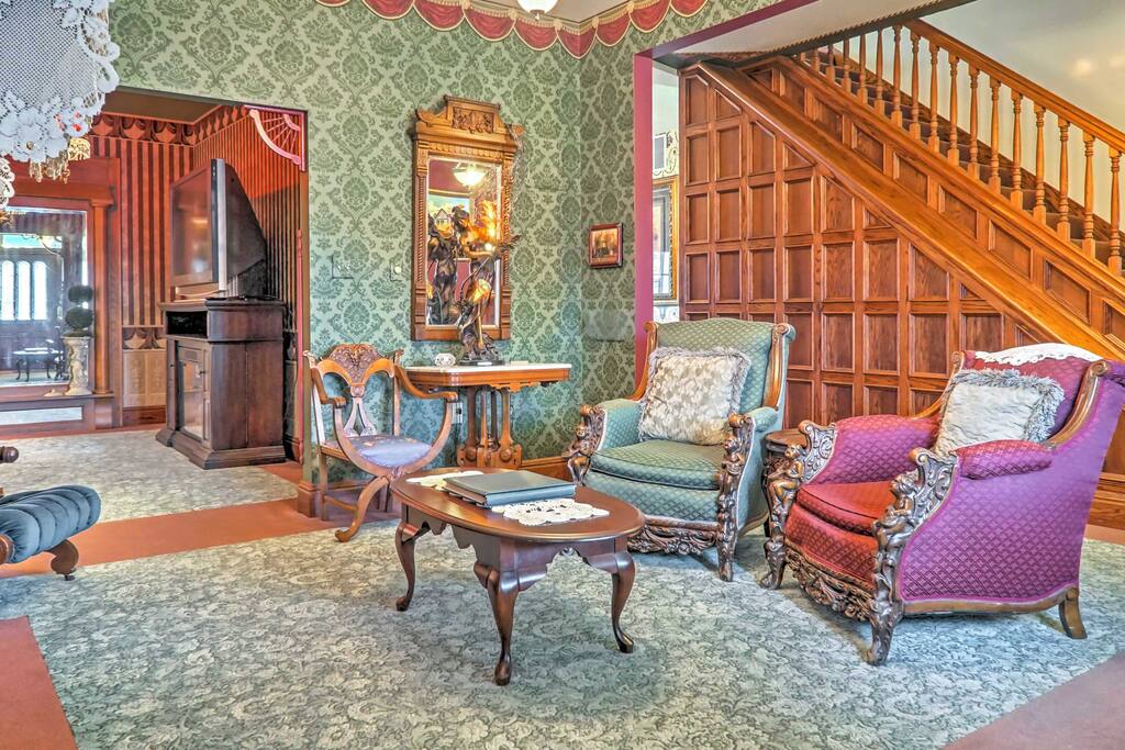 Spend quality time with loved ones in the Parlor.