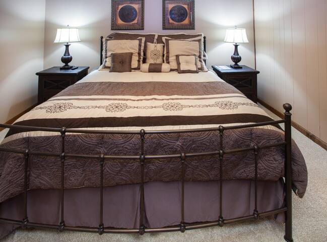 Luxury Suite at Willow Creek Falls and Vineyard