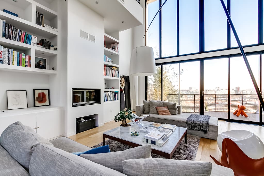 Spacious living room